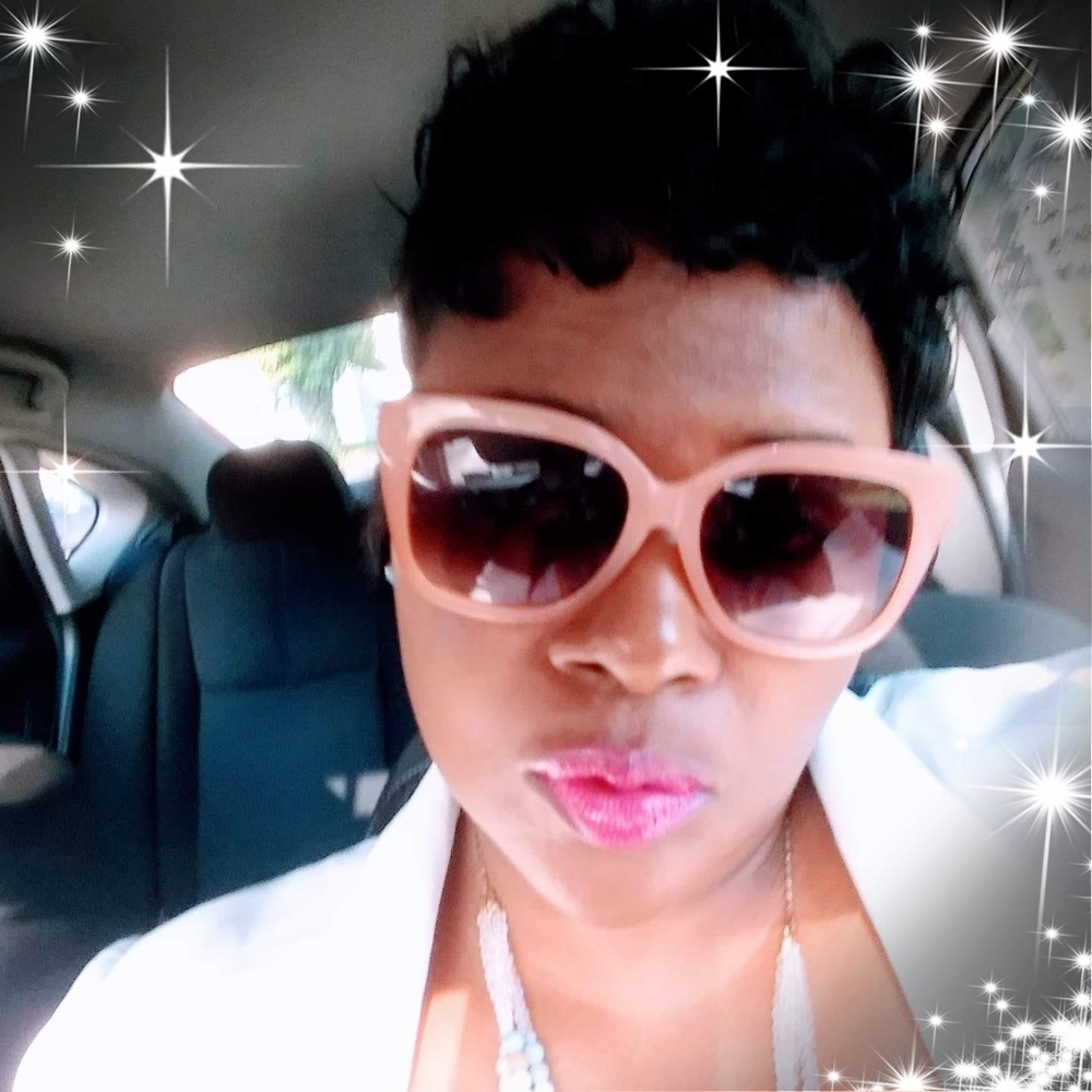 Meet your Posher, Akilah